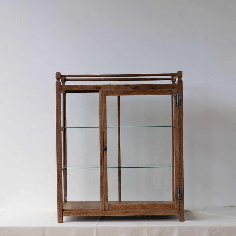 一枚扉 華奢な意匠のガラスショーケース sd.143 全面ガラス /全国配送  