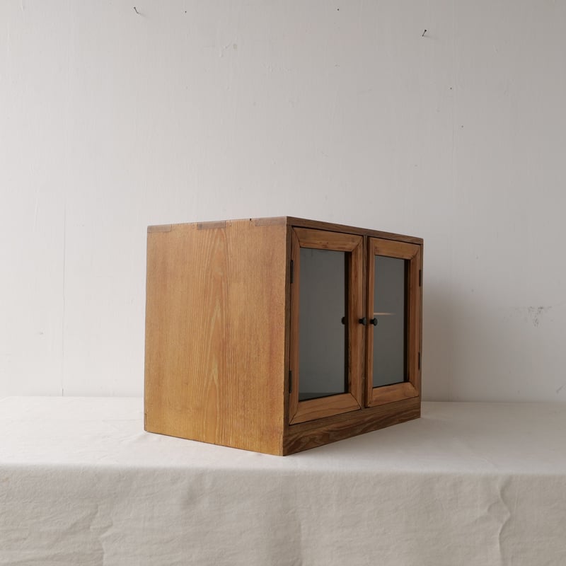 ガラス扉の四角い小さな収納棚/st.724 | SLOWHAND DEPARTMENT