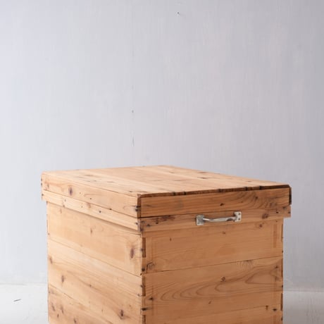 剥離加工で現れた木目や木肌が味わい深い 取手のついた白木の茶箱/st.1259