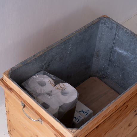 剥離加工で現れた木目や木肌が味わい深い 取手のついた白木の茶箱/st.1259