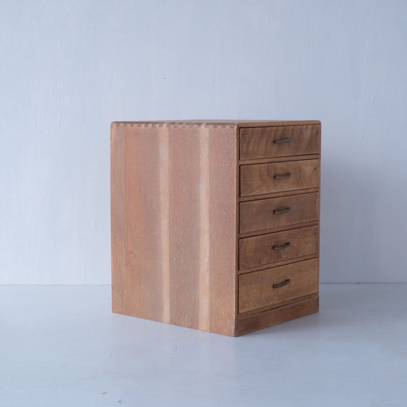 繊細な取手の造形が印象的な5杯の小抽斗/st.977 | SLOWHAND DEPARTMENT