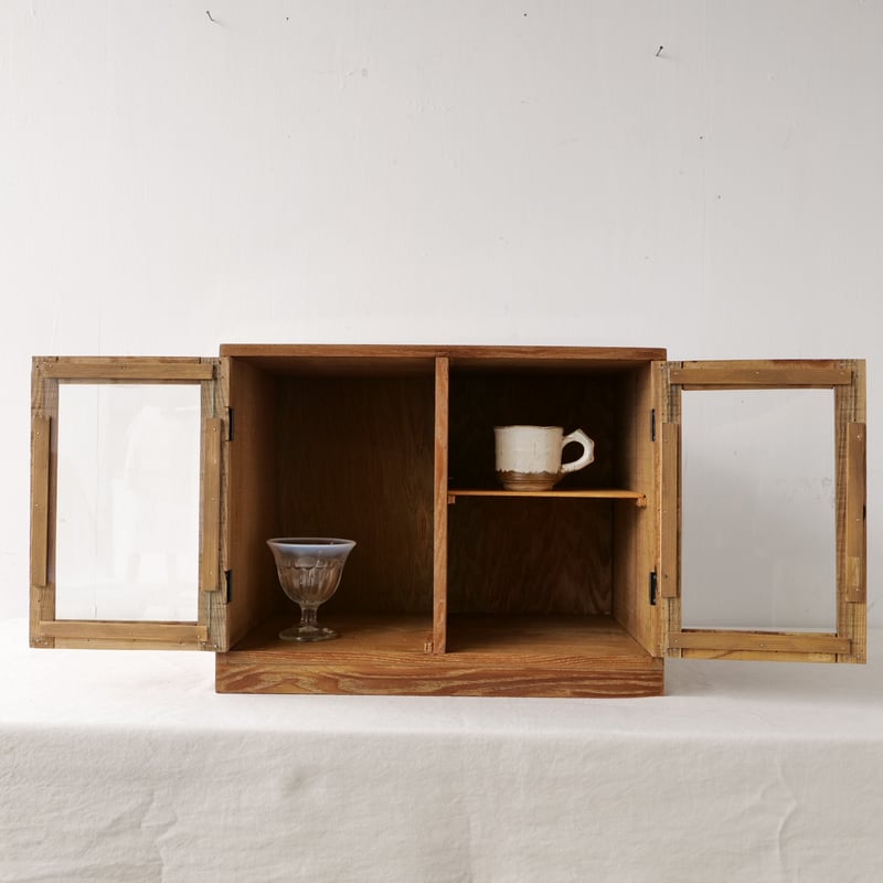 ガラス扉の四角い小さな収納棚/st.724 | SLOWHAND DEPARTMENT