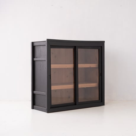 シンプルながら空間を引き締める存在感のカップボード【BLACK】/sa.1109'C