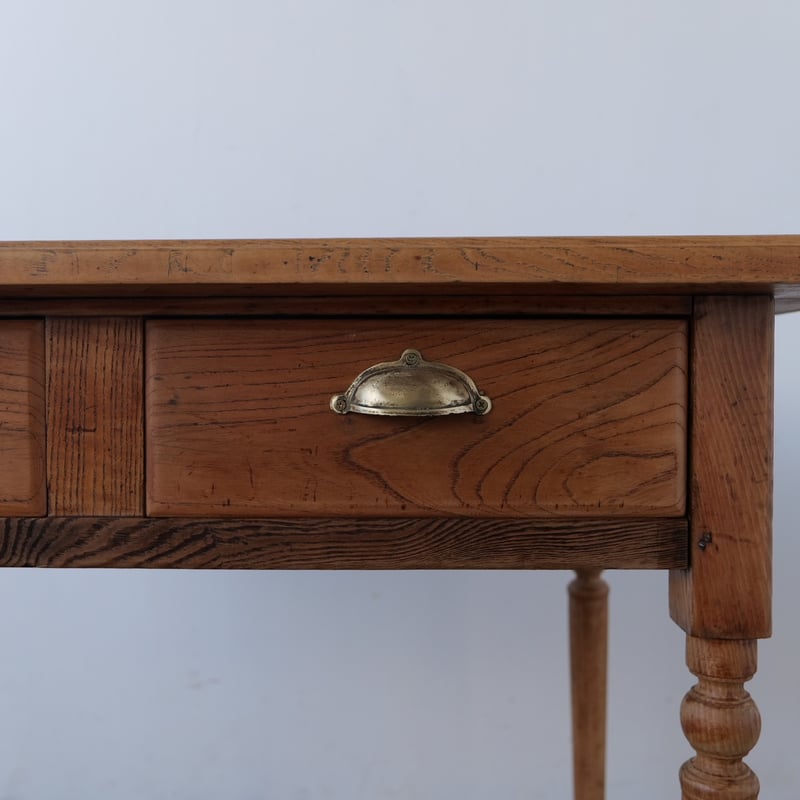 剥離塗装品 アンティーク ろくろ脚のコーヒーテーブル 引き出し2杯