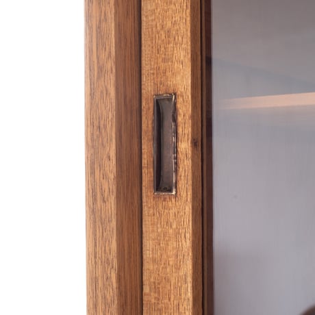 整然と並ぶ32杯の抽斗に、木工の技が息づく抽斗付きの棚/sa.1155'E