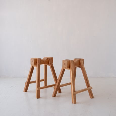 作業馬を脚にした、コンパクトに収納できる展示台sa.1220'C
