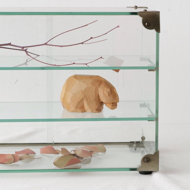 昔ながらのガラスショーケースはインテリアの名脇役/st.781 | SLOWHAND