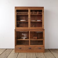 木製の装飾が優しい雰囲気の二段水屋/sk. 641