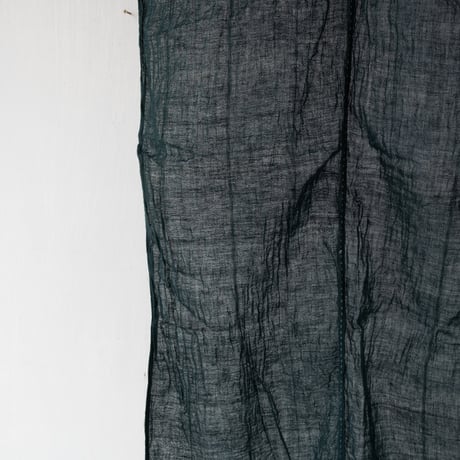 青みを帯びた深い緑色の 蚊帳リネン古布 　190×64cm/st.1206