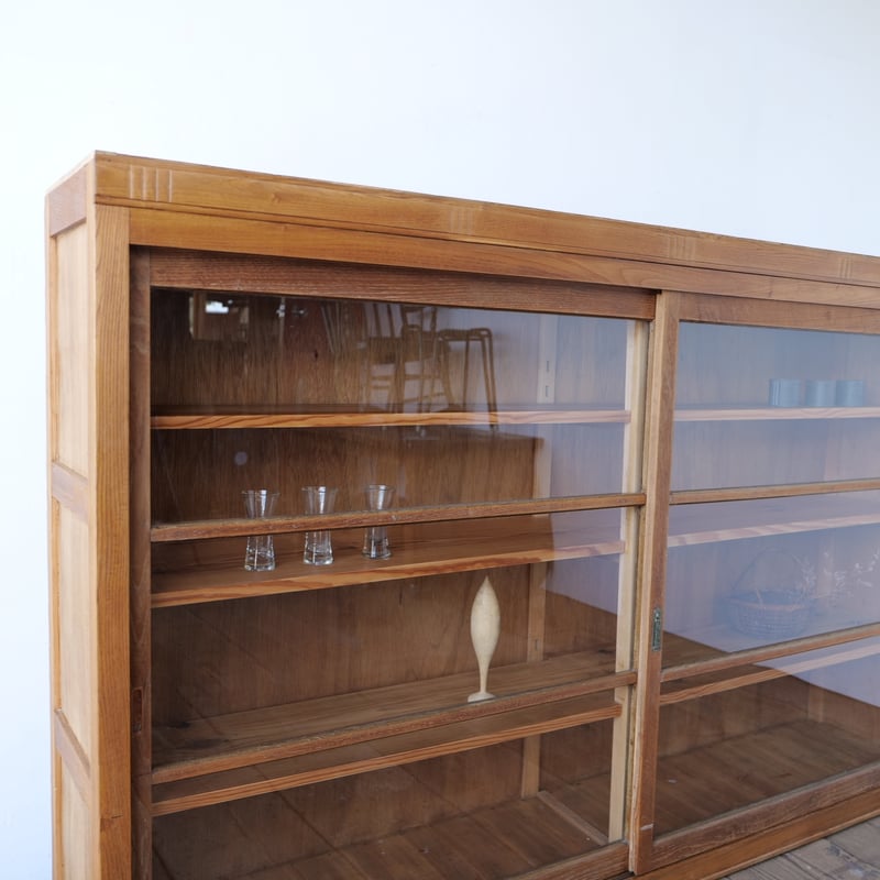 昭和レトロ ガラス扉収納棚 水屋　食器棚　引き取り可能 昭和レトロ ガラス扉収納棚 水屋 食器棚 引き取り可能 昭和