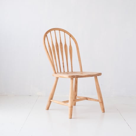 シンプルだからこそ匠の美しさが光る 柏木工のウィンザーチェア/st.1144