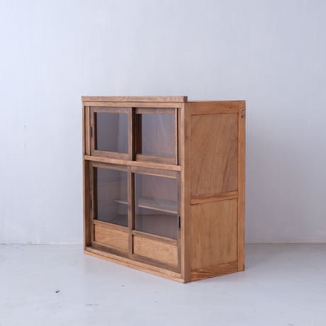 両端切り替え引き戸デザインに遊び心を感じる水屋/sa.988