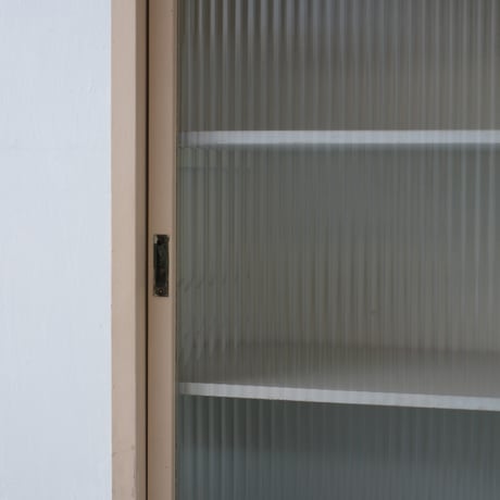 モールガラスの引き戸を備えたアイボリーカラーの水屋/sa.1027