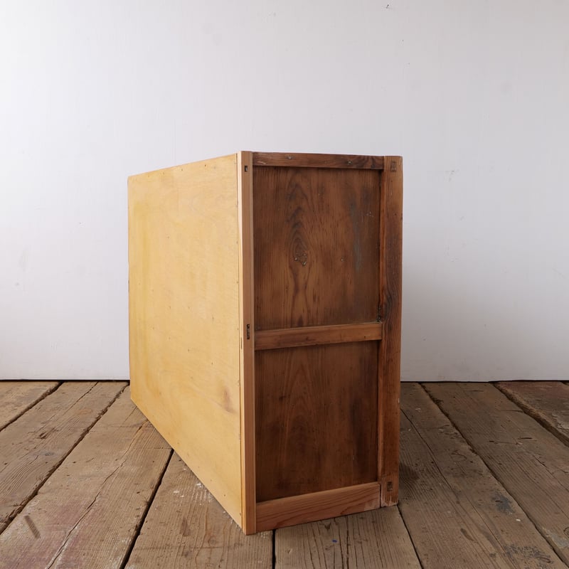 高さ違いの抽斗が整然と並ぶ28杯の薬箪笥/sk.768 | SLOWHAND DEPARTMENT