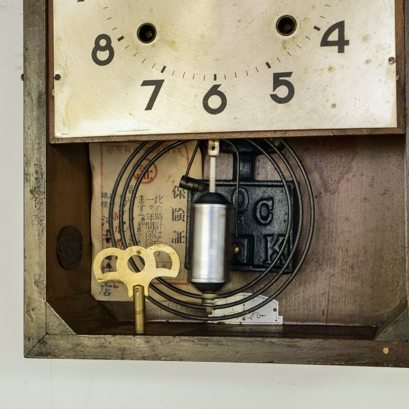 カチコチと時を刻む、小ぶりな振り子時計/st.898 | SLOWHAND DEPARTMENT