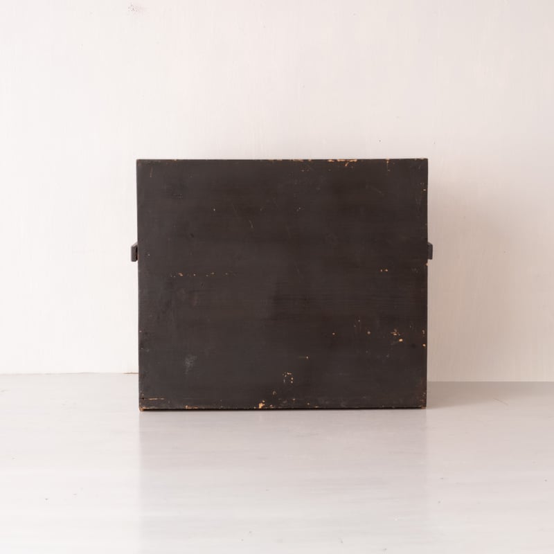 パタパタ開く扉が楽しい 漆塗りの小さな収納棚 st.1082 | SLOWHAND