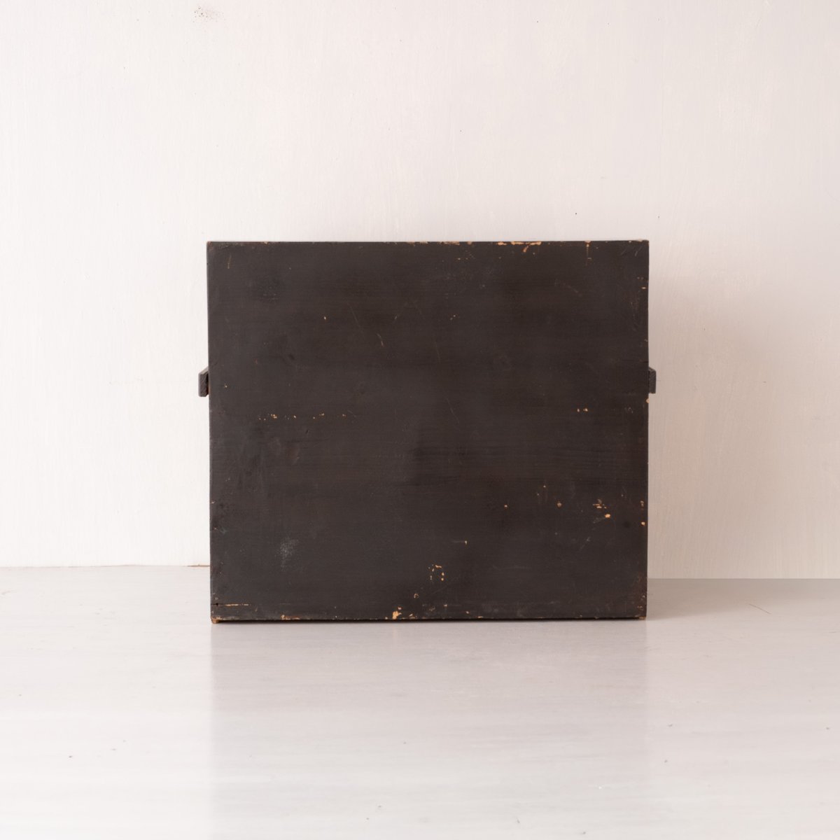 パタパタ開く扉が楽しい 漆塗りの小さな収納棚 st.1082 | SLOWHAND