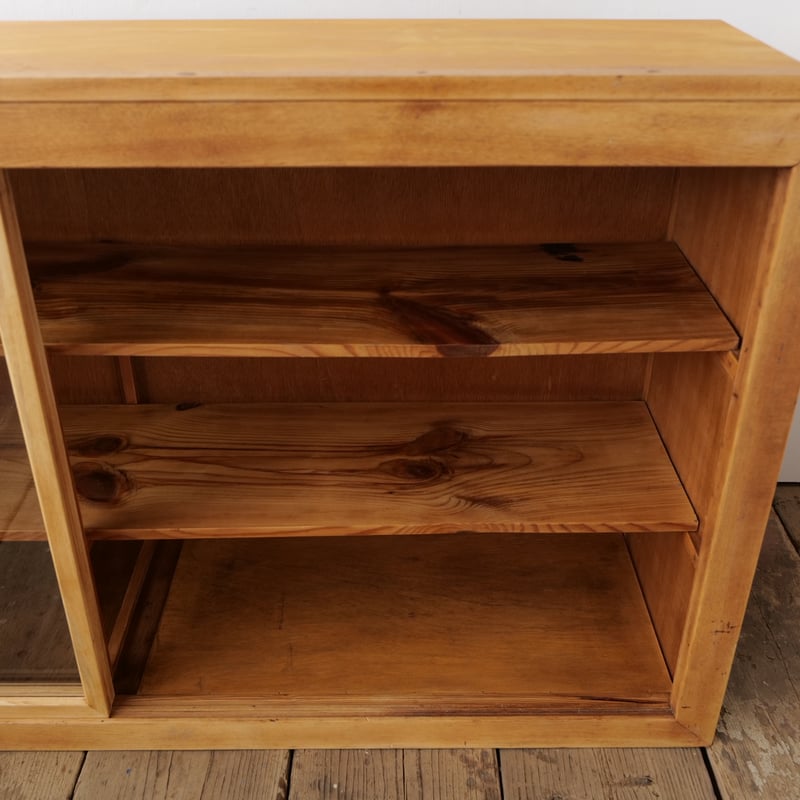 オシャレなガラス戸キャビネット　ウォールナット調 オシャレなガラス戸キャビネット ウォールナット調