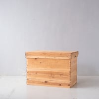 剥離加工で現れた木目や木肌が味わい深い 取手のついた白木の茶箱/st.1259