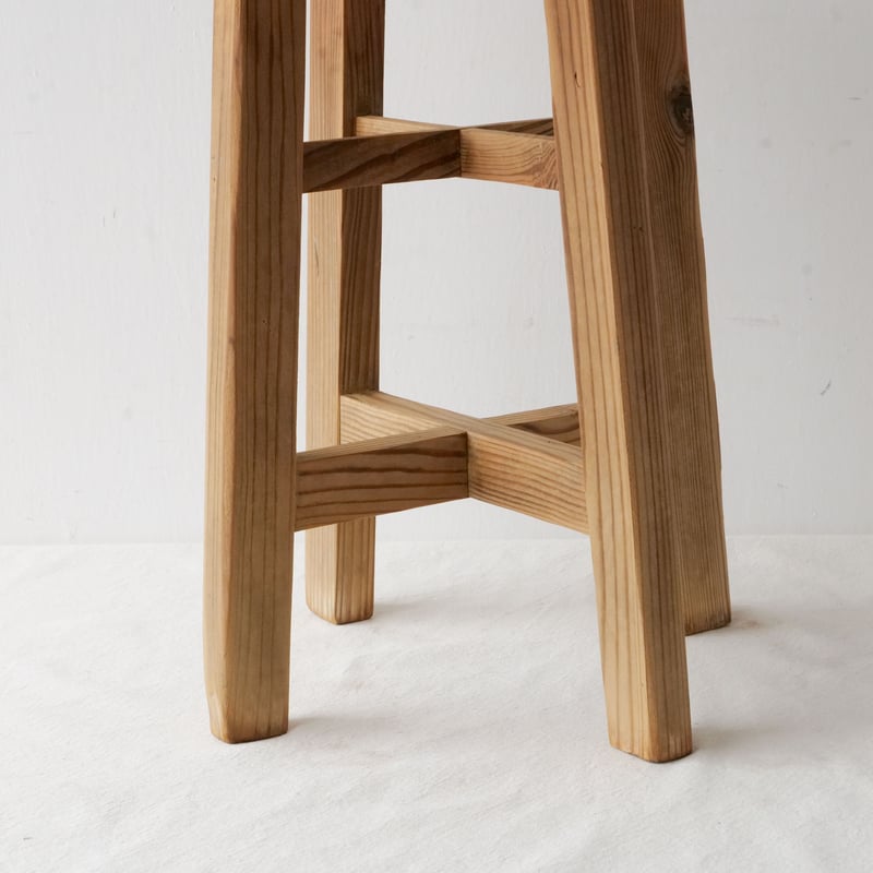 貫を上下に配した木の丸スツールC/st.807 | SLOWHAND DEPARTMENT