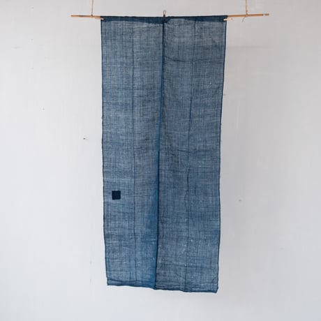 丸、四角く、繕い跡があたたかい 藍色の蚊帳生地古布 　130×63cm/st.1217