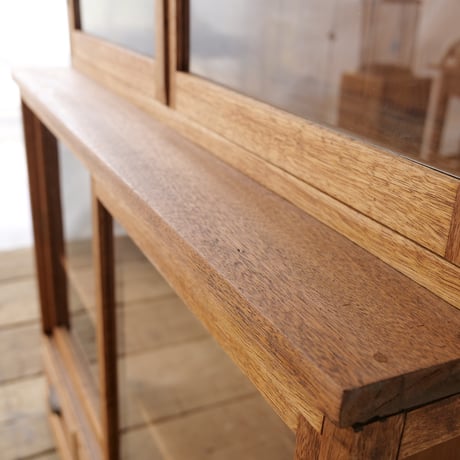木製の装飾が優しい雰囲気の二段水屋/sk. 641