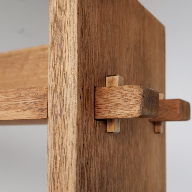 くさびの木製本棚 くさびの木製本棚が ゆったり魅せるヴィンテージの風格 /sk.780