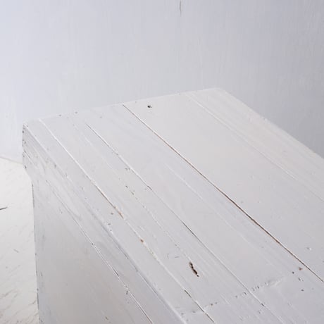 ぽってりホワイトのペイントが愛らしいリメイク茶箱/st.1258