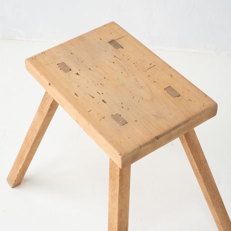 展示台としても使える シンプルな木製角スツール/st.1123