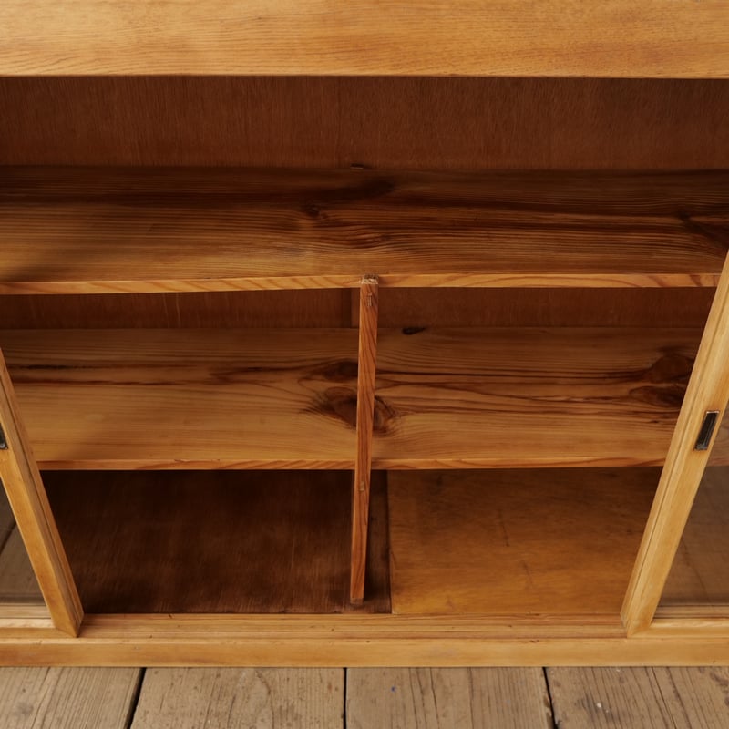 オシャレなガラス戸キャビネット　ウォールナット調 オシャレなガラス戸キャビネット ウォールナット調