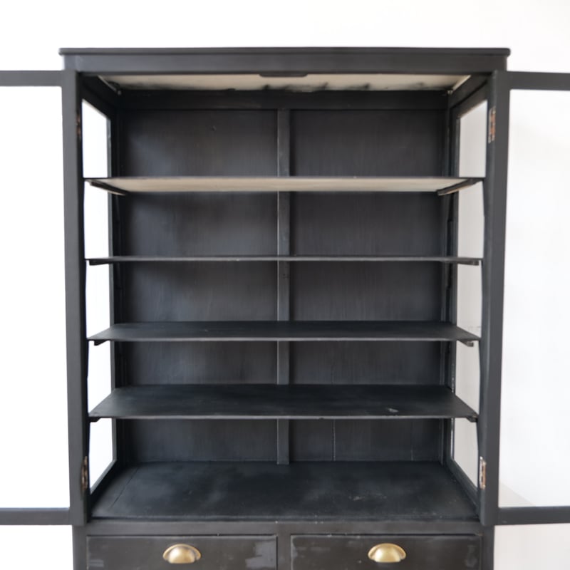 黒の木製　アンティーク　ガラスキャビネット　ケビント棚 珍しいレトロなBLACKケビント4面ガラスケース（医療ケース