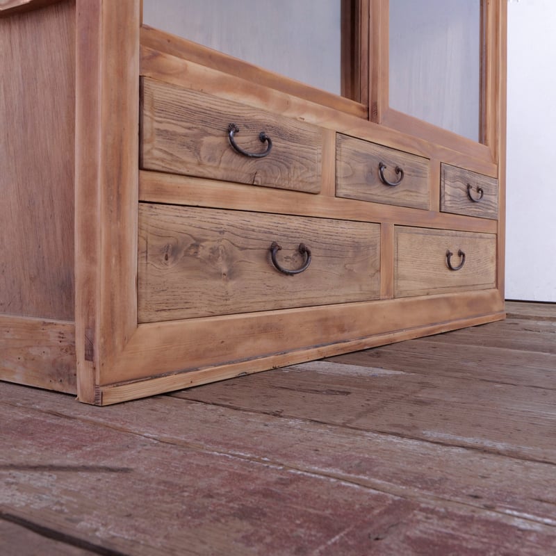 木製装飾キャビネット 扉付き 小引き出し 七抽斗 浮彫 彫刻 木製装飾キャビネット 扉付き 小引き出し 七抽斗 浮彫 彫刻