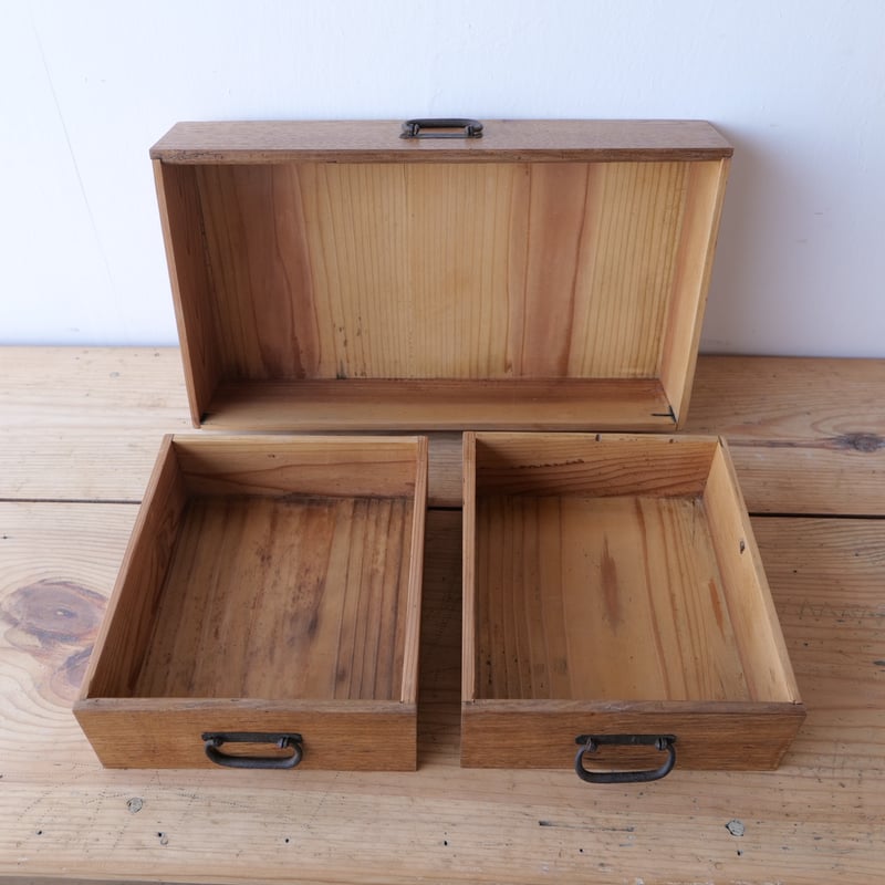 古い小ぶりな木製のガラス戸棚×木製小引き出し×飾り棚 Amazon｜食器棚 カップボード キャビネット ガラス扉付き 収納