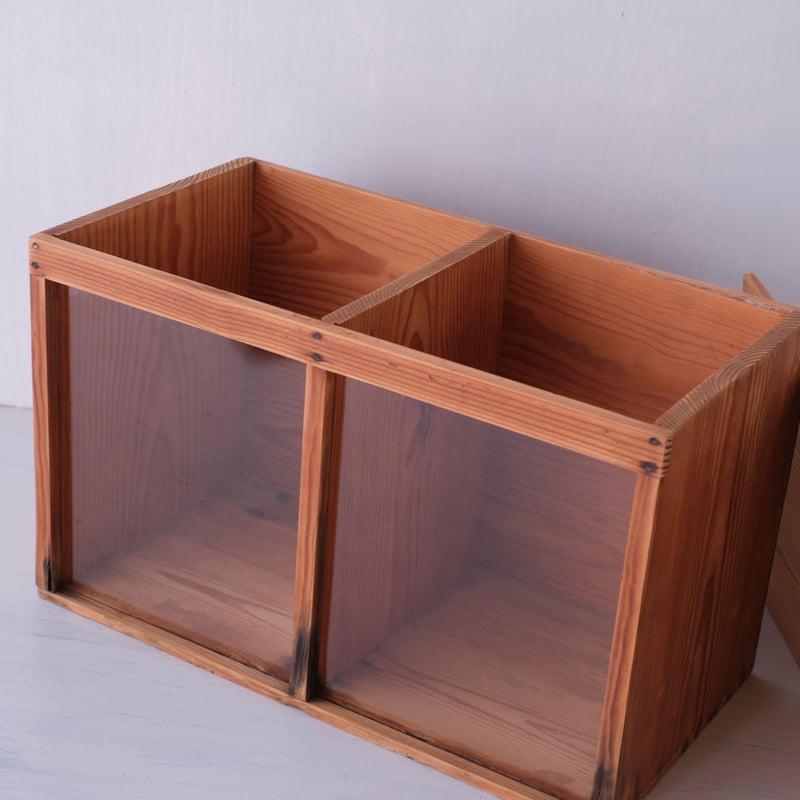 前面にガラスがはめ込まれた、蓋付き二部屋ボックス/st.846 | SLOWHAND