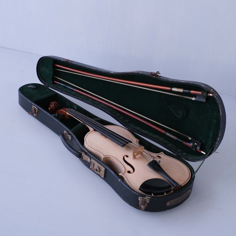 ツートンカラーが個性的な剥離バイオリンのオブジェ・ハードケース/棒