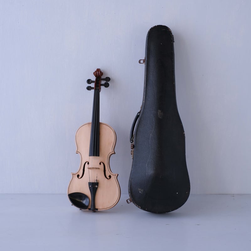 ツートンカラーが個性的な剥離バイオリンのオブジェ・ハードケース/棒