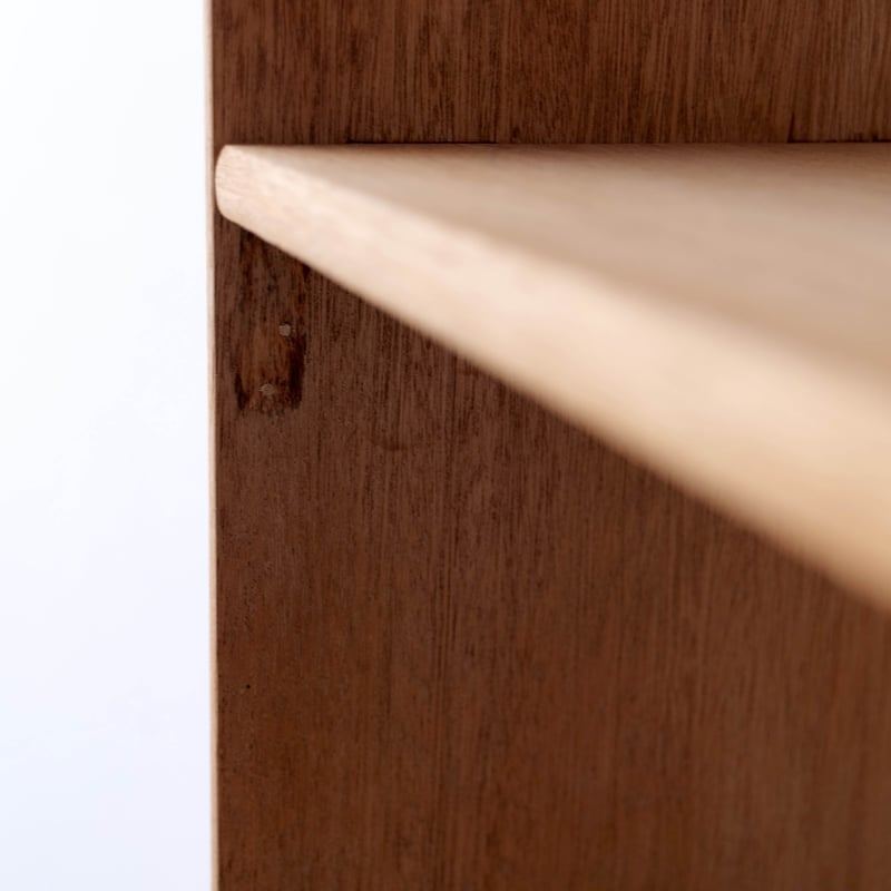 アシンメトリーに惹かれるくさび技法のオープンラック/sk.749