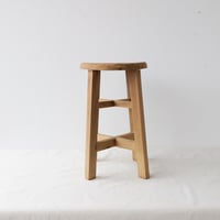 貫を上下に配した木の丸スツールA/st.805