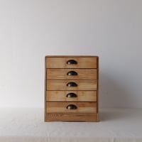 木目のリズムが可愛らしい五杯抽斗/st.655