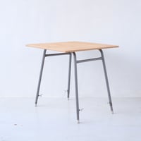高さ調節のできる作業台 A（天板明るめ／新しい調節金具）/st.979