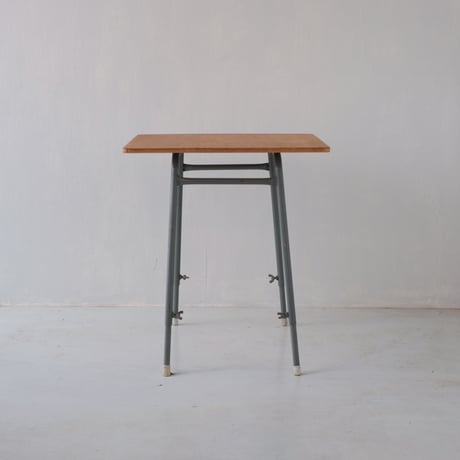 高さ調節のできる作業台 B（天板濃色／ビンテージ 調節金具）/st.981