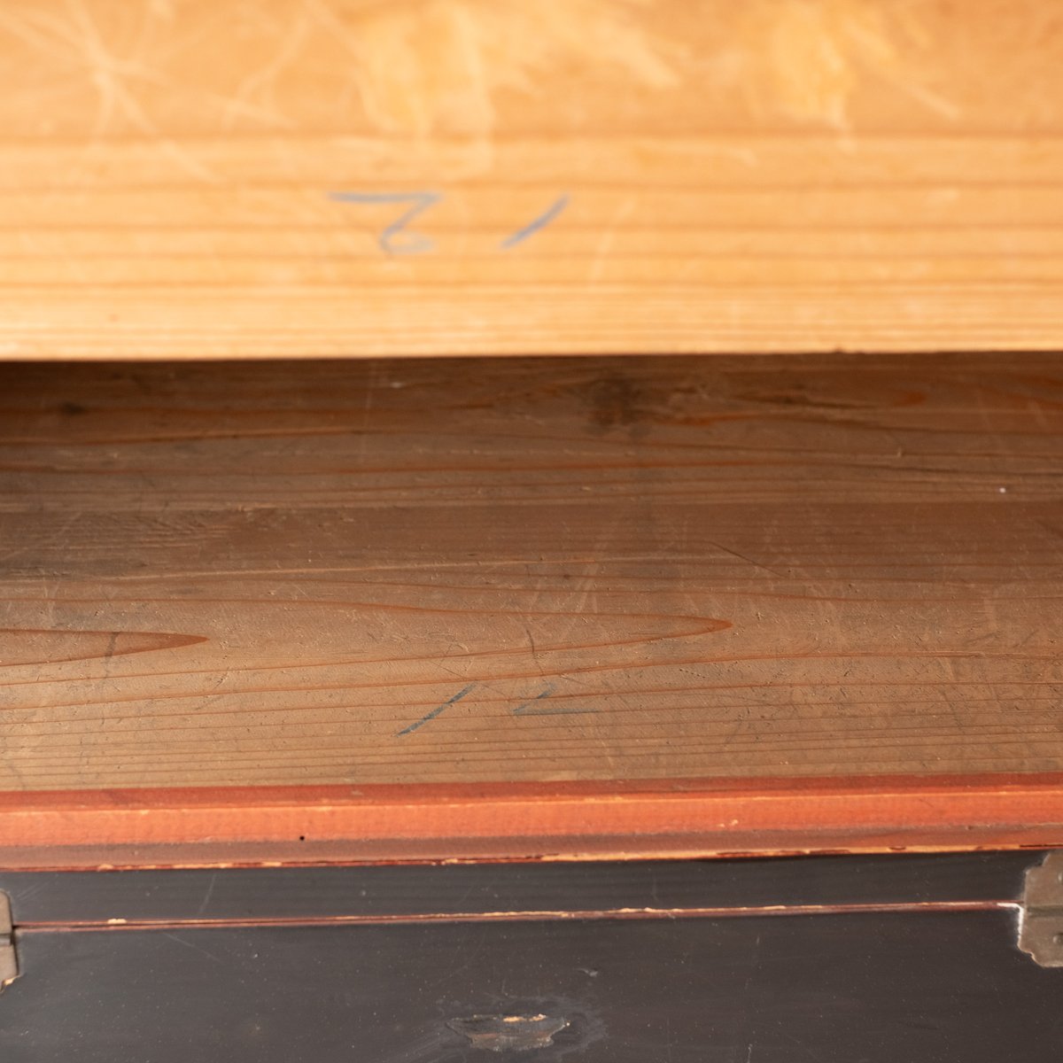 パタパタ開く扉が楽しい 漆塗りの小さな収納棚 st.1082 | SLOWHAND