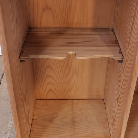 木の表情がやさしく息づく6部屋の小さなシェルフ /sa900