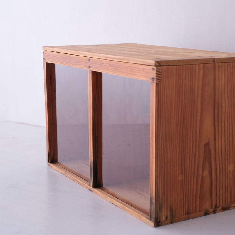 前面にガラスがはめ込まれた、蓋付き二部屋ボックス/st.846 | SLOWHAND