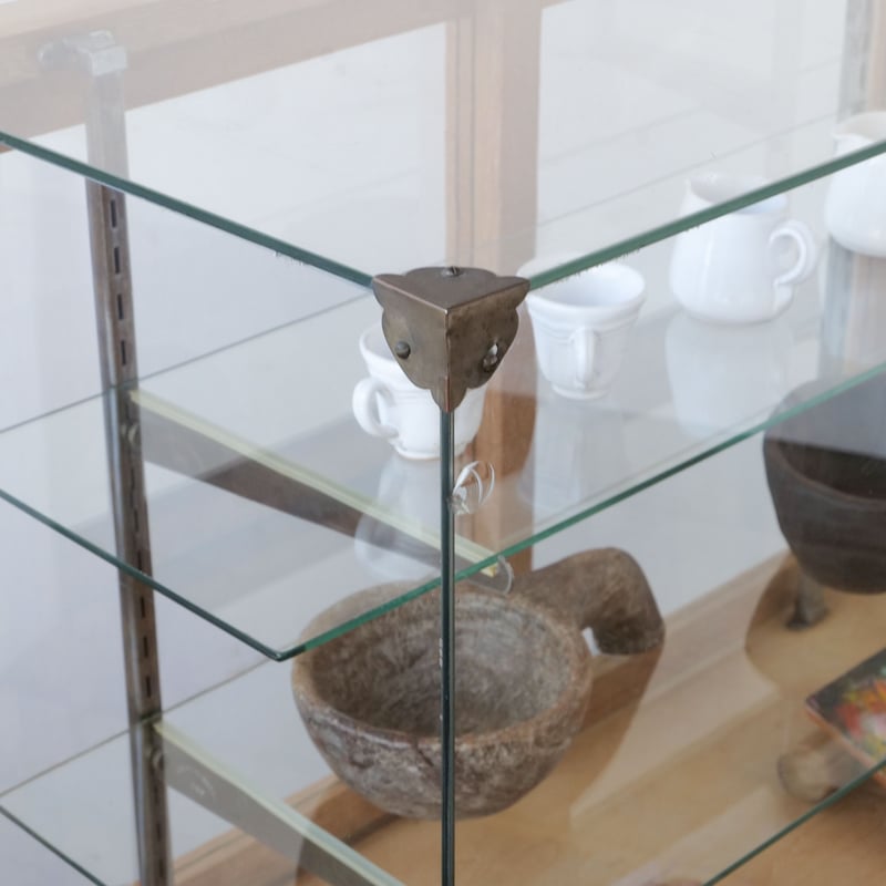 木の温もりと透明感が絶妙なバランスのガラスショーケース/sk.769