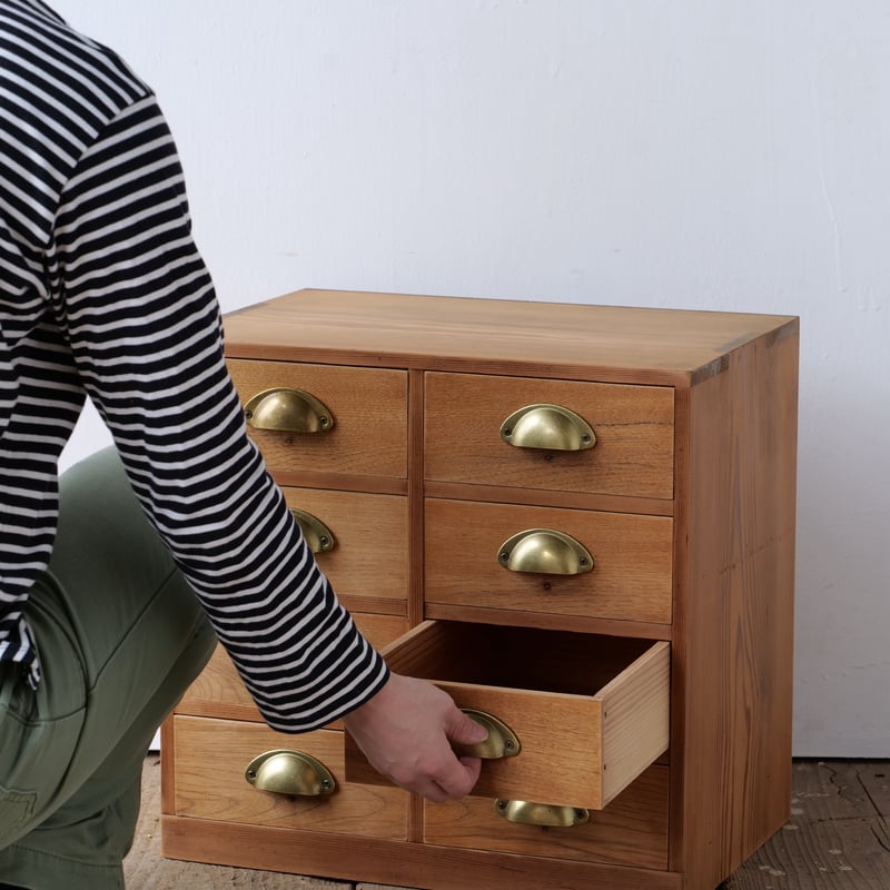 木製収納キャビネット 8引き出し 収納キャビネット 扉付き ミニ卓上キャビネット 木製 事務用品 分類