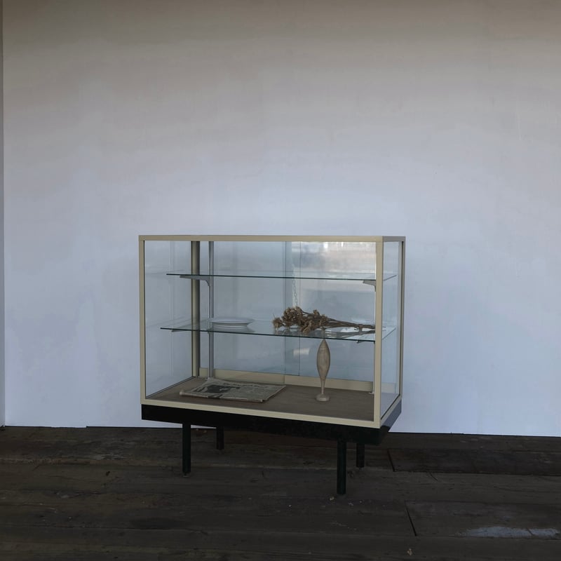 Iron frame 脚付きショーケース cream /全国配送可◎/ 店舗引取 Iron frame 脚付きショーケース cream /全国配送可◎/ 店舗引取