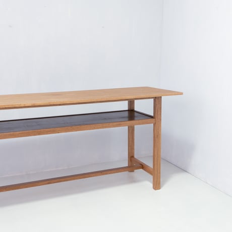 ぴったりの居場所を見つけたい、棚板を備えたロングテーブル/sa.1084