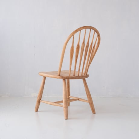 シンプルだからこそ匠の美しさが光る 柏木工のウィンザーチェア/st.1144