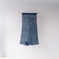 繕い跡に手仕事を感じる 藍色の蚊帳生地古布 　140×63〜92cm/st.1208